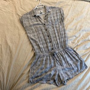 3/$15 Black and white geometric print romper